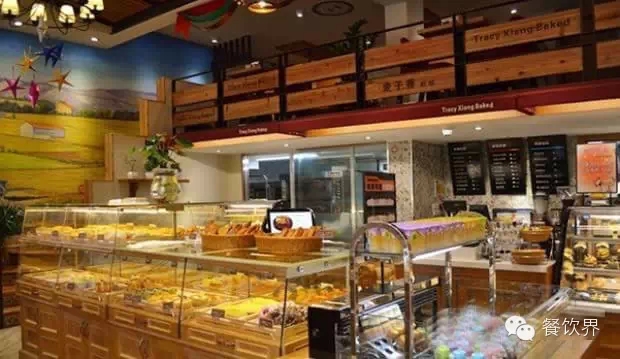 連鎖烘焙店擴(kuò)大堂食進(jìn)軍“輕餐飲”，元素跨界成趨勢(shì)！|餐飲界