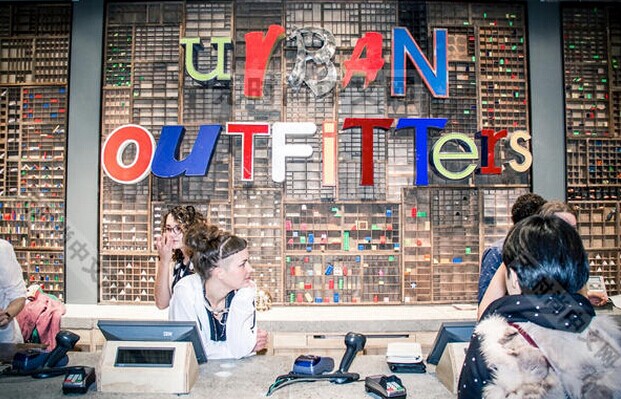 “時(shí)尚品牌+餐飲”融合風(fēng)來(lái)臨，這些小手段或許值得借鑒