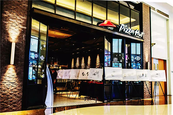 必勝客玩了半輩子標(biāo)準(zhǔn)化，為何開(kāi)始玩“花”了?|餐飲界