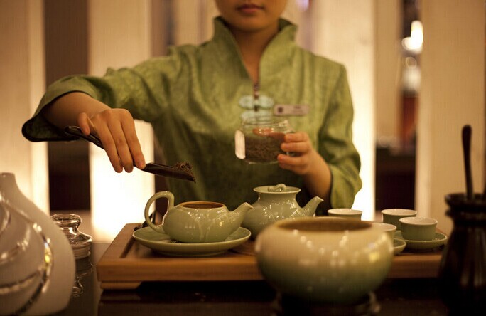 傳統(tǒng)化or標(biāo)準(zhǔn)化，中國(guó)茶市場(chǎng)應(yīng)如何破局？