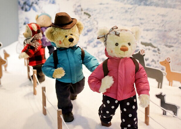 打敗星巴克的不是漫咖啡，而是店里的小熊！|餐飲界