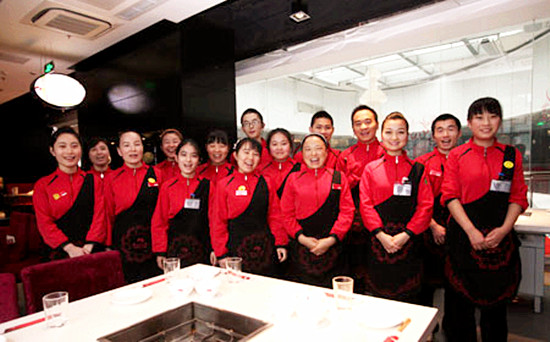 給離職員工800萬(wàn)嫁妝！你看得懂海底撈的行為嗎？|餐飲界