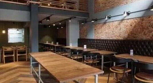 給咖啡廳打造“硬漢”造型，可以試試紅磚和鋼管