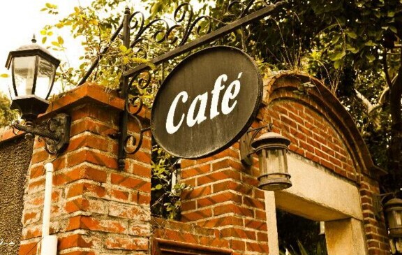 連自己是誰(shuí)都不知道，你開什么咖啡館？|餐飲界