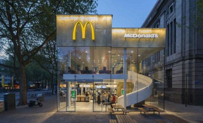 麥當(dāng)勞的新品有粥有雞排，肯德基還能坐得住嗎？|餐飲界