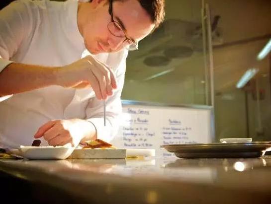 傳統(tǒng)餐飲市場(chǎng)要求變，怎么求？|餐飲界