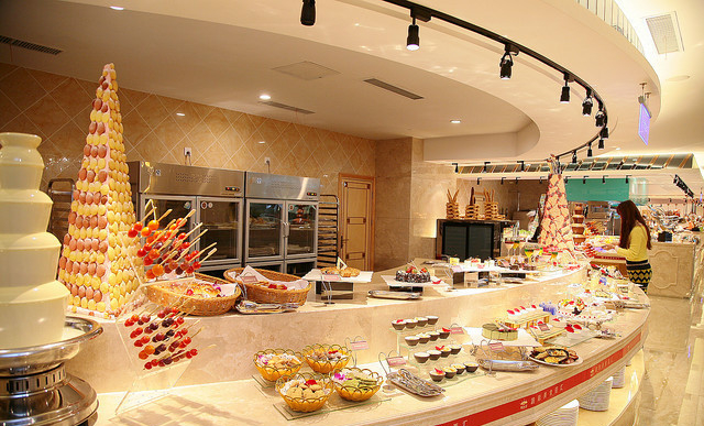 ?；蕦m與海吃海喝欲聯(lián)手擴大長沙自助餐市場