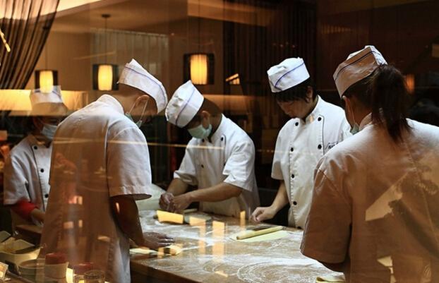 外賣平臺掀起直播后廚新潮流，消費者深表期待