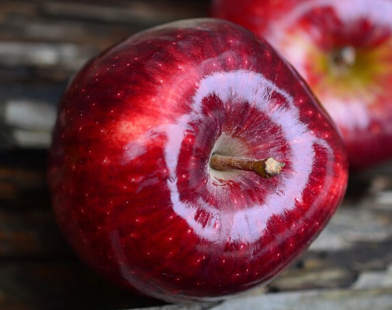 水果打蠟未必有害，專家支招鑒定有毒工業(yè)蠟