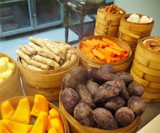 你覺得不上檔次的那些餐飲，卻為何頻頻能夠引爆市場？