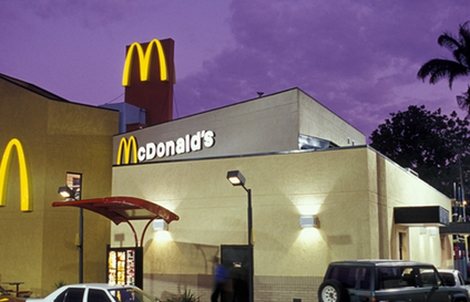 麥當(dāng)勞直營(yíng)店虧損26億美元 嚇?biāo)缹殞毨?></a>
          <div> <a href=