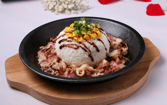 找不到外賣(mài)巨頭的軟肋？做好“差異化”照樣割據(jù)一方！