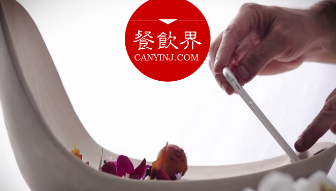 將餐盤打造成“拍照神器”，這家餐廳完成一次完美的社群營(yíng)銷！