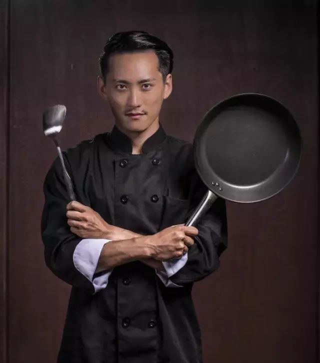 明明可以靠臉吃飯，卻做了豬手外賣，月流水做到20