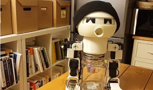 陪酒機器人出現(xiàn)，餐廳估計不用賣酒了！