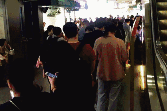 一家沒有椅子的10平米小店，憑什么天天排隊(duì)？|餐飲界