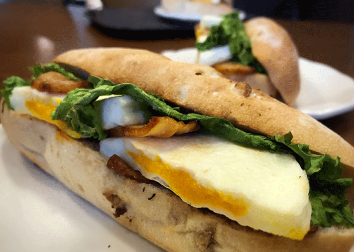 咖啡巨頭開始賣東坡肉三明治，他們這是要變餐館啊