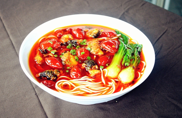 多家小面館員工稱幾月未領(lǐng)工資，重慶小面不賺錢了？|餐飲界