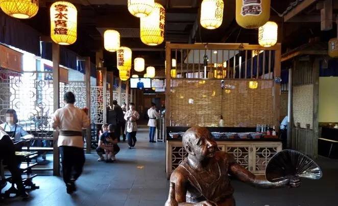 街邊店VS購(gòu)物中心，火鍋品牌的玩法大不同!來看它們?cè)趺醋?