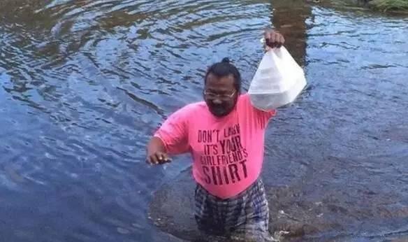 為了按時給顧客送餐，餐廳老板竟然……