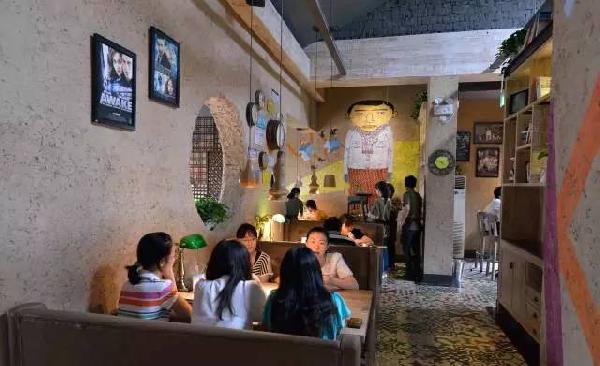 主題餐廳別拘束了，看看“70后飯吧”怎樣搞定90后