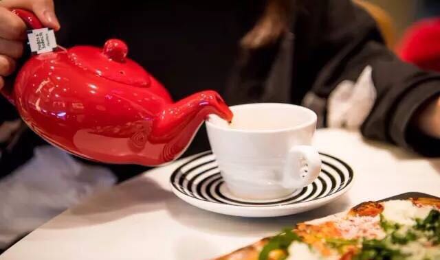 干餐飲之前，他們看我是王思聰，之后我就成了王寶強(qiáng)！