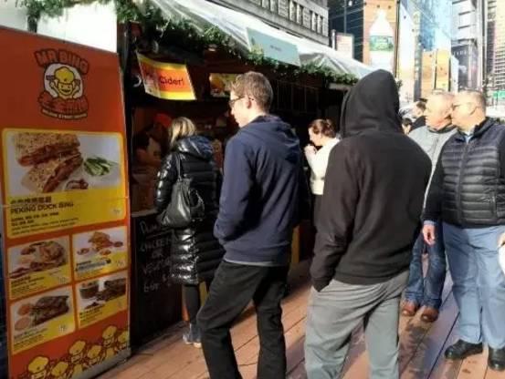 投行副總裁辭職賣煎餅！100元一個(gè)，紐約人還紛紛排隊(duì)？|餐飲界