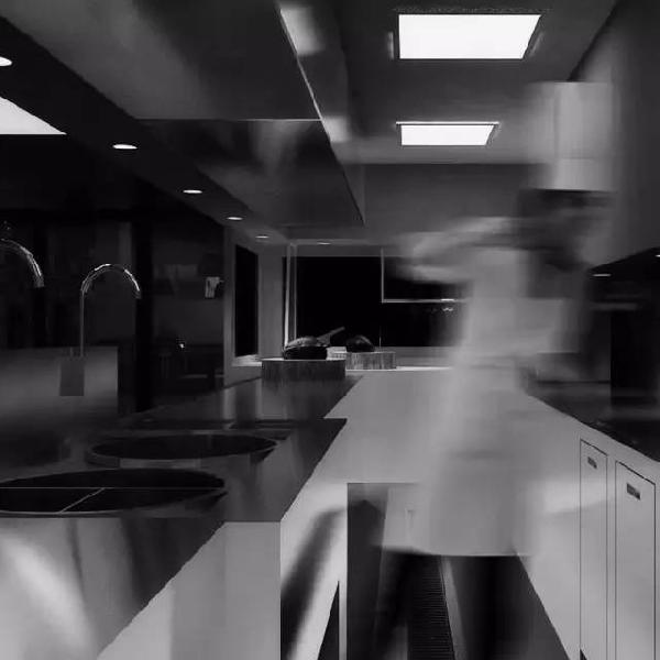 極簡風(fēng)、集成明廚、食欲大片……，6大招術(shù)打造50平日銷1萬的小吃店