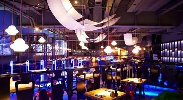 在冷門商圈創(chuàng)排隊(duì)奇跡，人均100+的串亭憑什么這么牛？