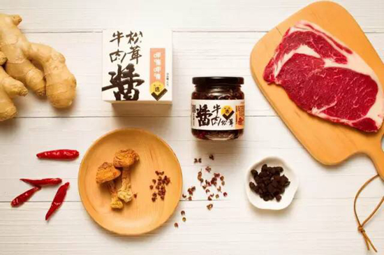 面對早已對手林立的調味品市場，呷哺呷哺為何現(xiàn)在才選擇進入？|餐飲界