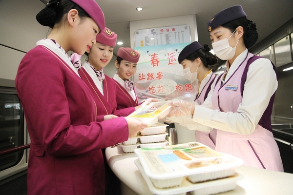 探訪高鐵盒飯生產(chǎn)基地:15元的仍生產(chǎn) 45元的最多|餐飲界