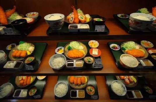 “展望2017”日本快餐業(yè)是齊頭并進(jìn)，還是互爭(zhēng)雄長(zhǎng)？|餐飲界