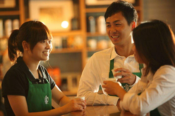 不知道顧客的名字談熱情？星巴克、日本“海底撈”教你記住顧客姓名|餐飲界