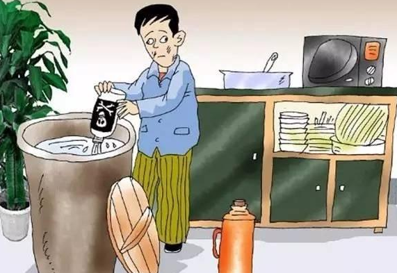 廚師不滿被辭退，向餐廳米酒缸投三瓶劇毒農(nóng)藥