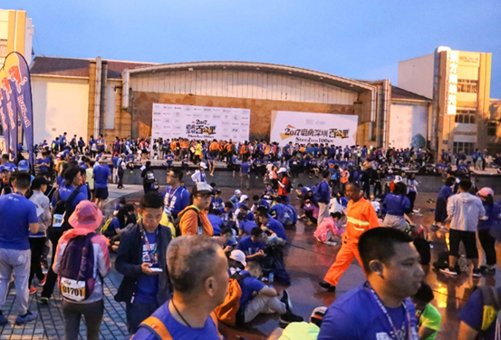 2017深圳百公里，他放下工作帶著高管去山里撿垃圾