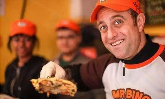 老外在中國偷師開了家煎餅店，在美國居然爆紅天天排隊