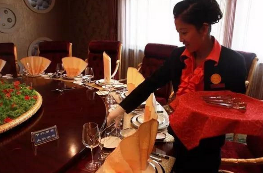 餐廳的老員工不服管，應該怎么辦？|餐飲界