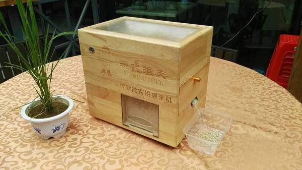 這家粥店竟然把碾米機搬上了餐桌！并成功吸引了美女網(wǎng)紅關(guān)注！