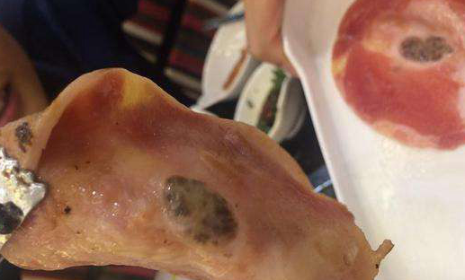 顧客在?？趷凵锌筒蛷d吃到“惡心”烤肉？商家回應：是積血肉