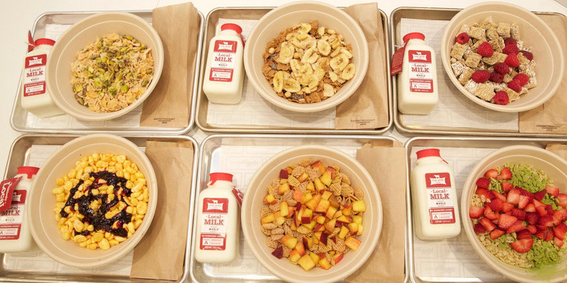 包裝食品公司遇困境，紛紛開餐廳“解圍”