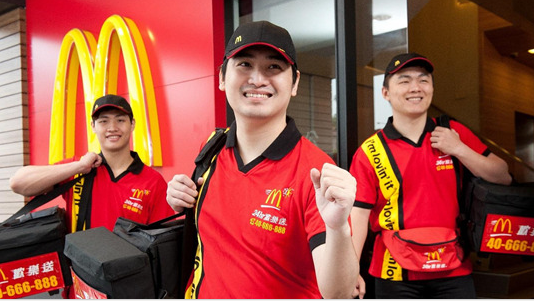 與 UberEats 合作，四分之一的美國麥當勞餐廳月底都能送外賣了
