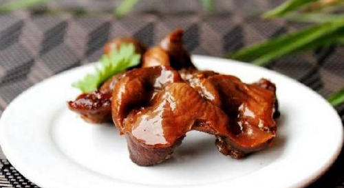 廚師帶兩包鴨胗出國，竟被罰18000元