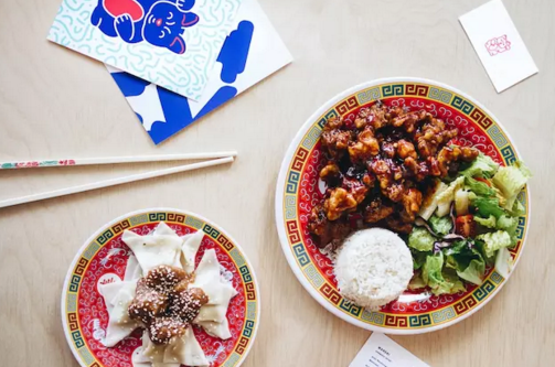 加拿大這間亞洲簡餐店，設(shè)計(jì)靈感來自招財(cái)貓