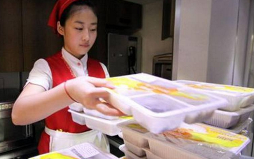 高鐵上可以訂外賣了！肯德基、麥當(dāng)勞、真功夫們率先“上車”！