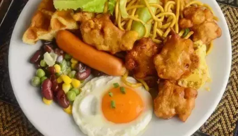 看似又累又不賺錢的街邊小店，卻比你還先買房