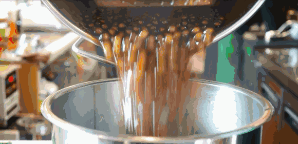 一杯奶茶=8罐紅牛！你們愛喝的COCO、貢茶等暢銷奶茶，還敢喝嗎？