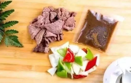 逼走“街霸”黃燜雞，60家外賣品牌，總結6招，避免了這大坑