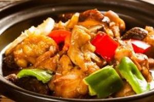 赴美開(kāi)店引關(guān)注，黃燜雞出海的冷思考|餐飲界