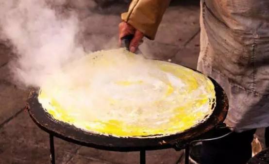 煎餅攤月入三萬背后的真相，讓你哭笑不得！