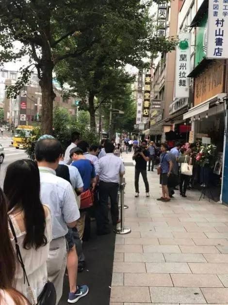 100塊一碗的蘭州拉面竟在日本排長隊，中國餐飲人該如何走出去？ | 深思